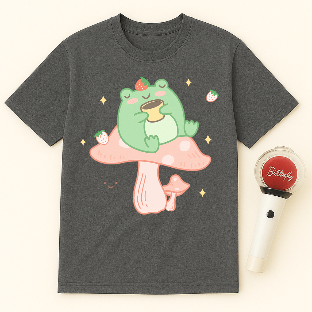 FROG SITTING ON PINK MUSHROOM UNISEX T-SHIRT