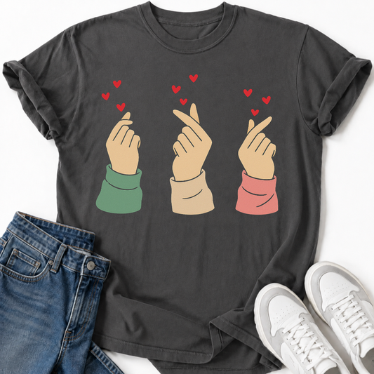 PASSENDES K-POP HERZ-T-SHIRT