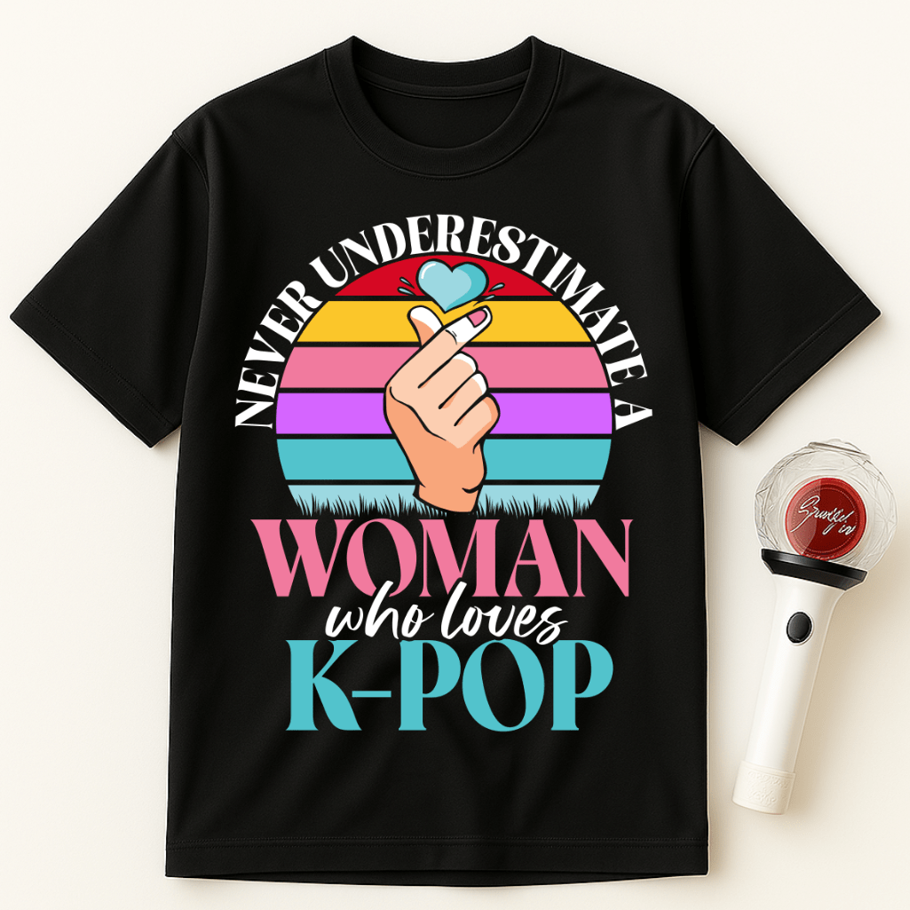 NEVER UNDERESTIMATE A WOMAN WHO LOVES K-POP UNISEX T-SHIRT