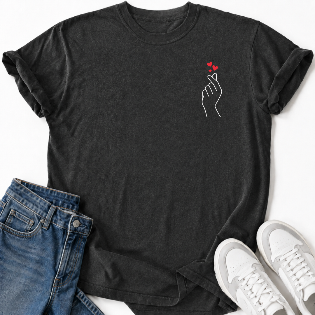 SIMPLE FINGER HEART T-SHIRT