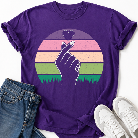 SUNSET FINGER HEART T-SHIRT