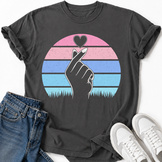 RETRO FINGER HEART T-SHIRT