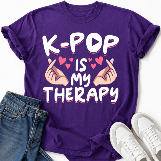 K-POP IST MEINE THERAPIE FINGERHERZ T-SHIRT