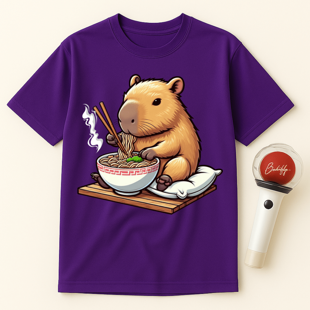 CAPYBARA EATING RAMEN UNISEX T-SHIRT