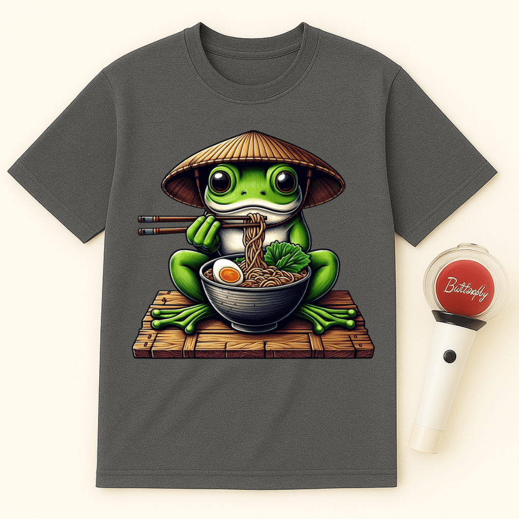 FROG EATING RAMEN WITH HAT UNISEX T-SHIRT