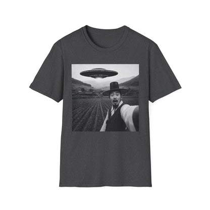 UFO Selfie T-Shirt — Vintage Alien Abduction Graphic Tee