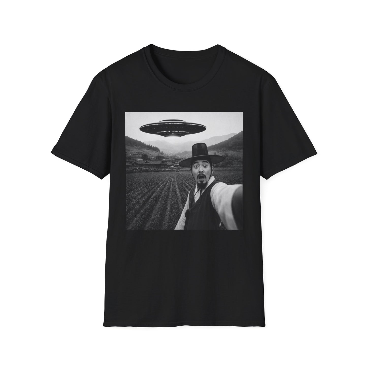 UFO Selfie T-Shirt — Vintage Alien Abduction Graphic Tee