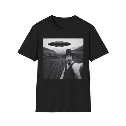 UFO Selfie T-Shirt — Vintage Alien Abduction Graphic Tee