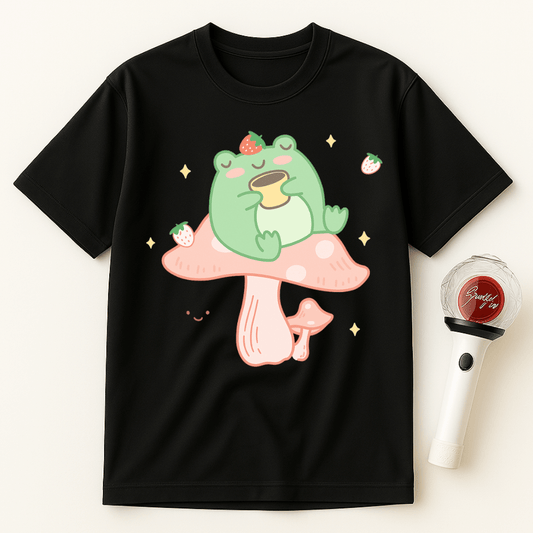 FROG SITTING ON PINK MUSHROOM UNISEX T-SHIRT