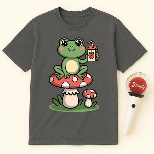FROG SITTING ON MUSHROOM DRINKING STRAWBERRY UNISEX T-SHIRT