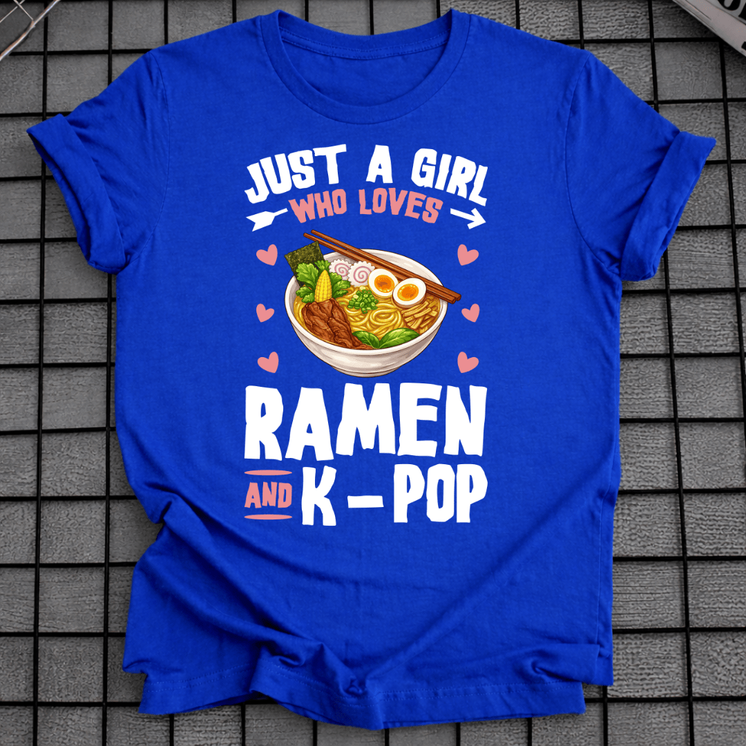 Mädchen, das Ramen und K-Pop liebt T-Shirt