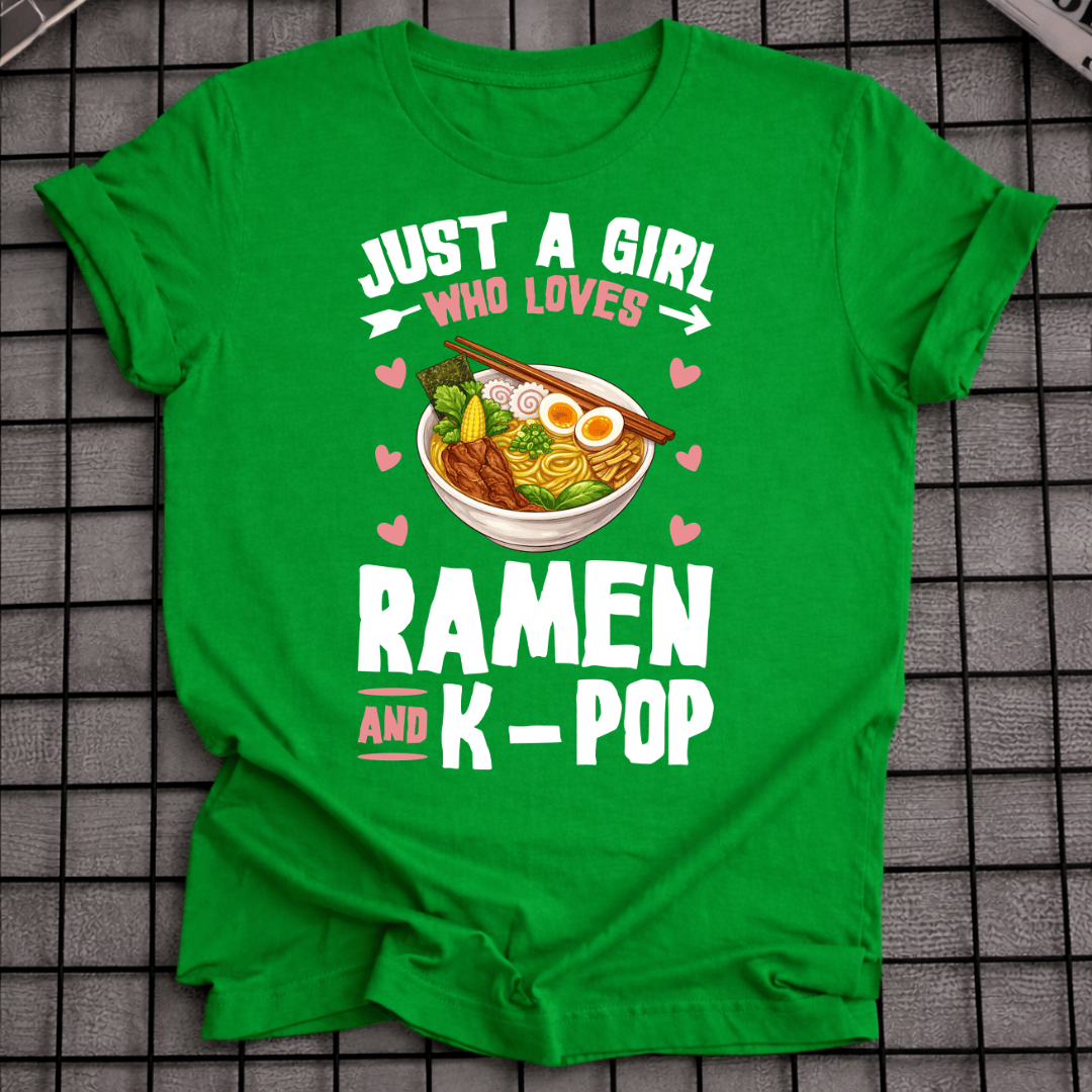 Mädchen, das Ramen und K-Pop liebt T-Shirt