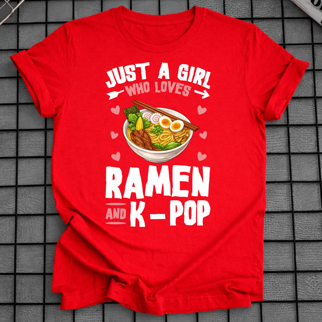Mädchen, das Ramen und K-Pop liebt T-Shirt
