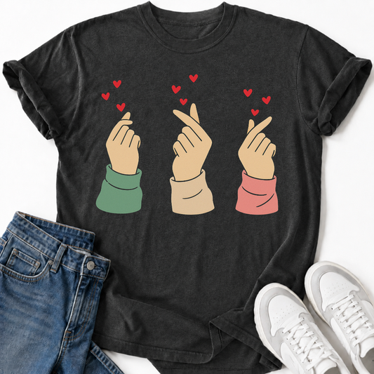 PASSENDES K-POP HERZ-T-SHIRT