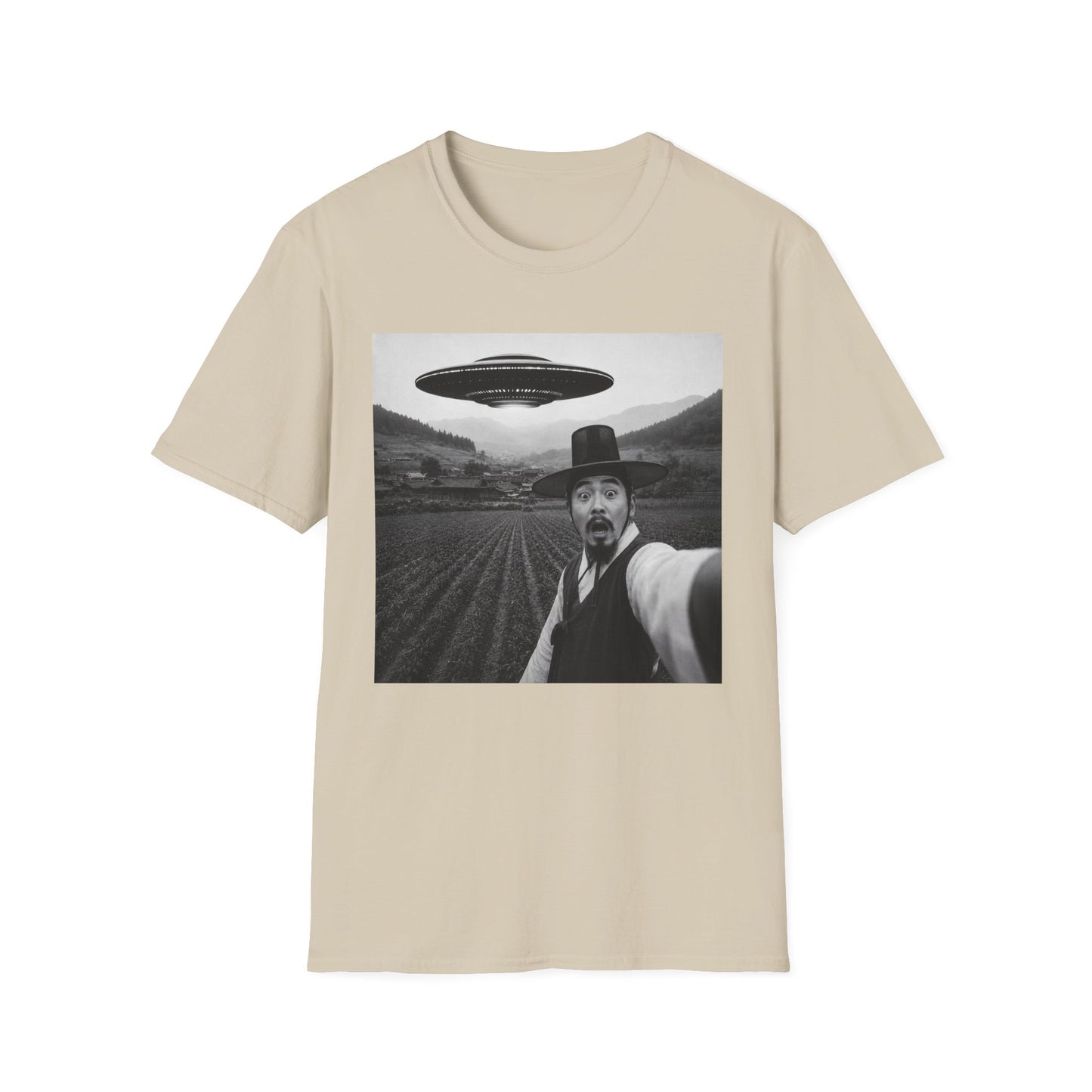 UFO Selfie T-Shirt — Vintage Alien Abduction Graphic Tee