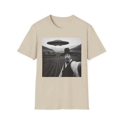 UFO Selfie T-Shirt — Vintage Alien Abduction Graphic Tee