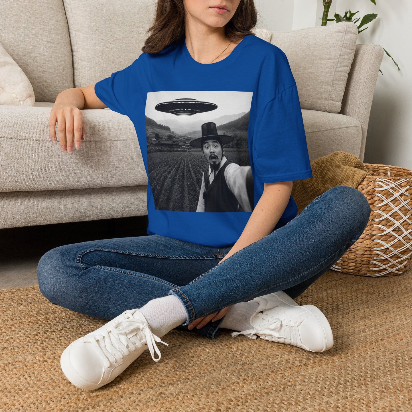 UFO Selfie T-Shirt — Vintage Alien Abduction Graphic Tee