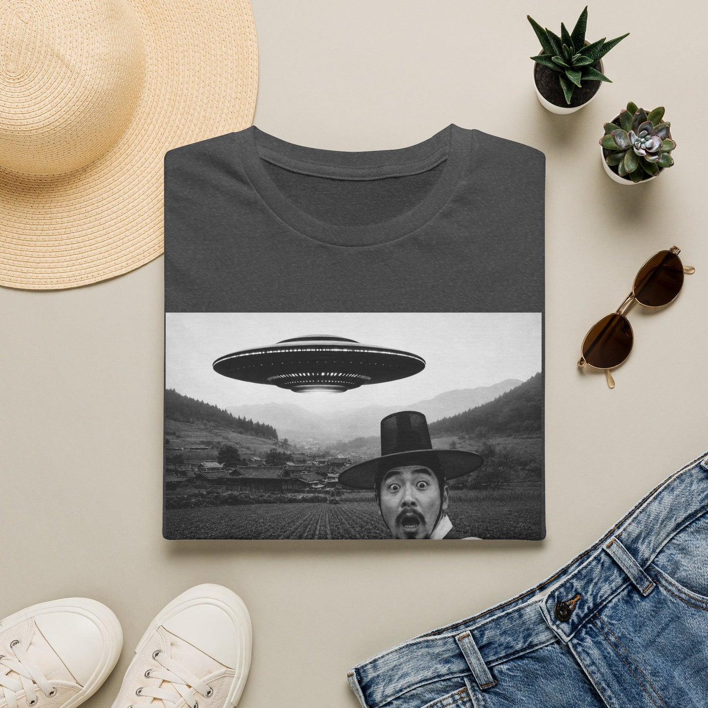 UFO Selfie T-Shirt — Vintage Alien Abduction Graphic Tee