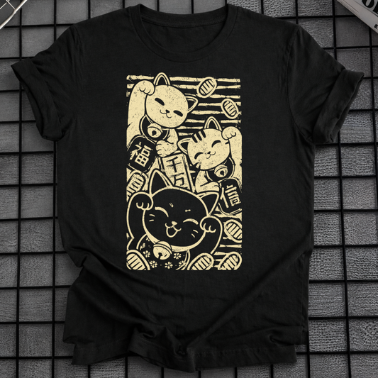 LUCKY MANEKI NEKO CAT T-SHIRT