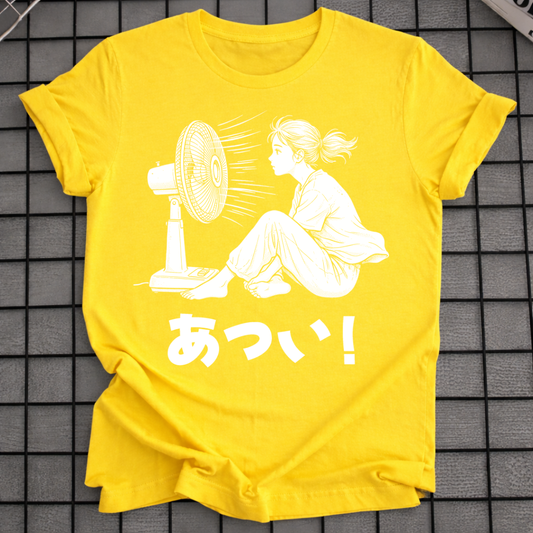 ANIME-MÄDCHEN KÜHLT SICH AB T-SHIRT
