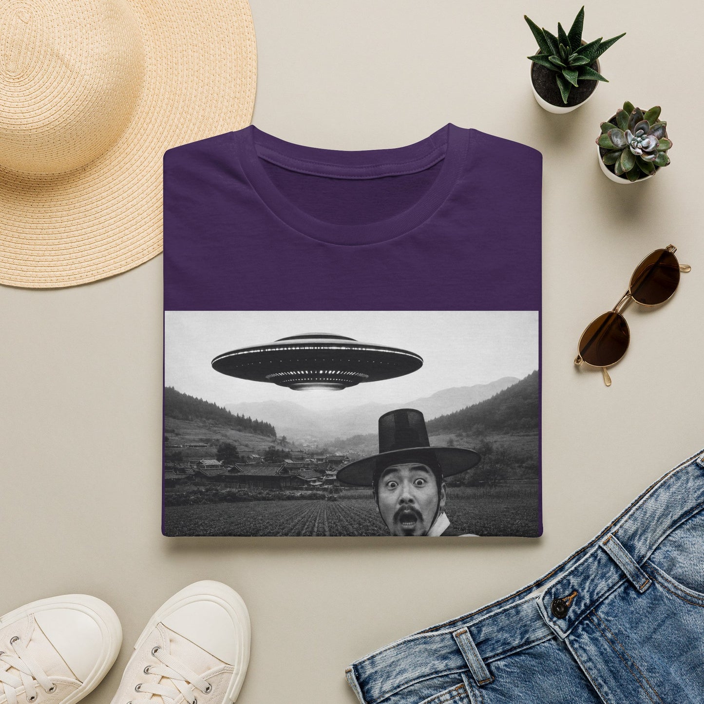 UFO Selfie T-Shirt — Vintage Alien Abduction Graphic Tee