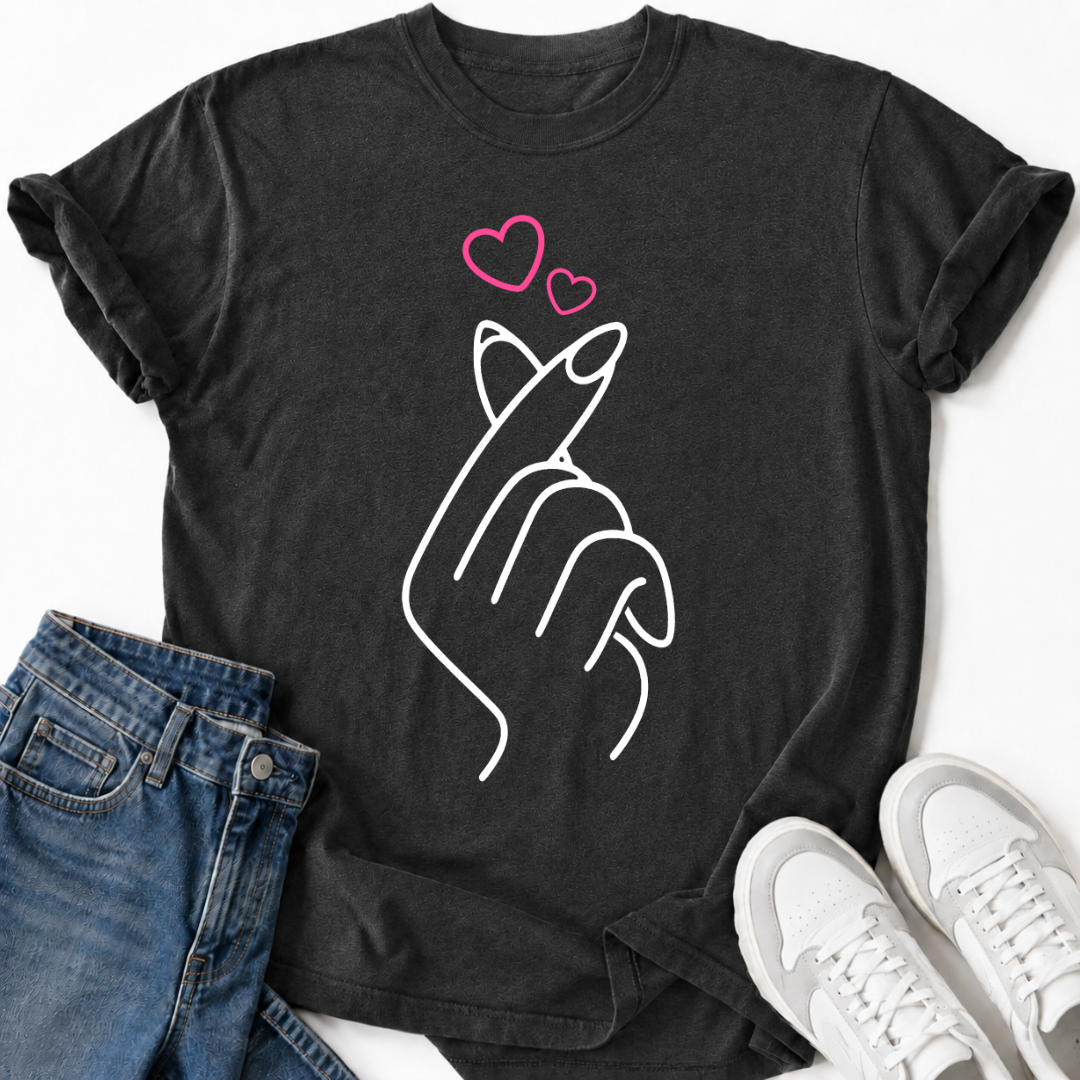 HEART GESTURE T-SHIRT