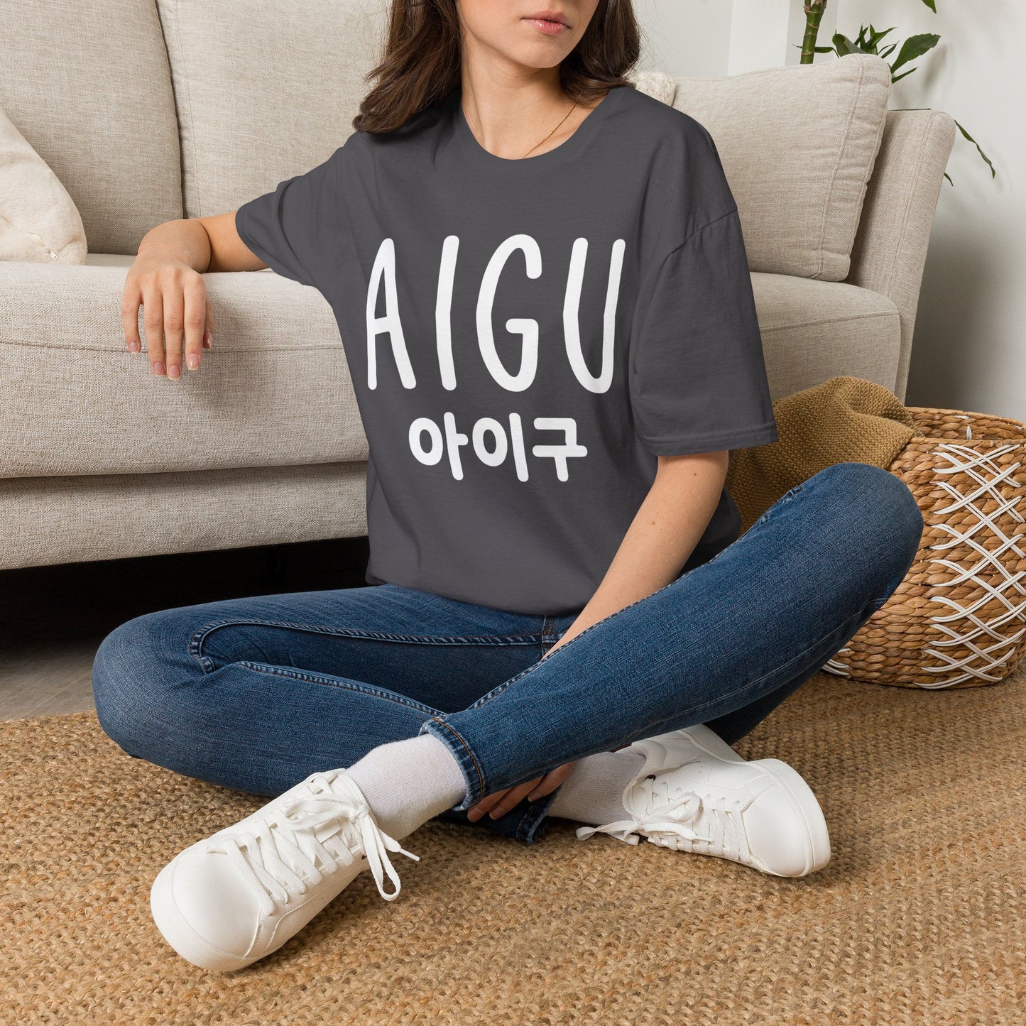 AIGU Korean Text Graphic T-Shirt — Cute K-pop Inspired Lettering Tee