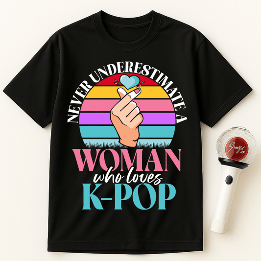 NEVER UNDERESTIMATE A WOMAN WHO LOVES K-POP UNISEX T-SHIRT
