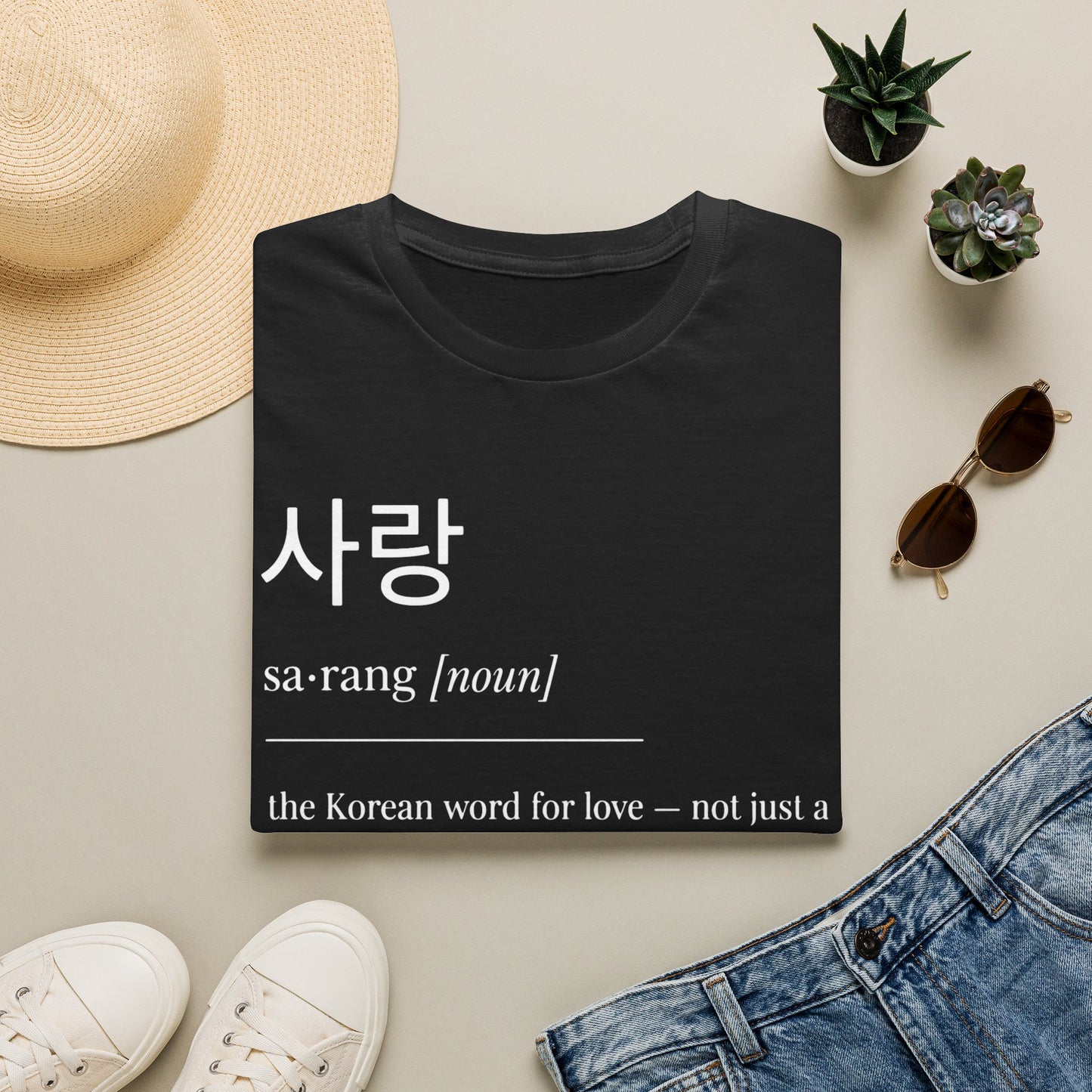 Korean '사랑 (sarang) - The Korean Word for Love' T-Shirt