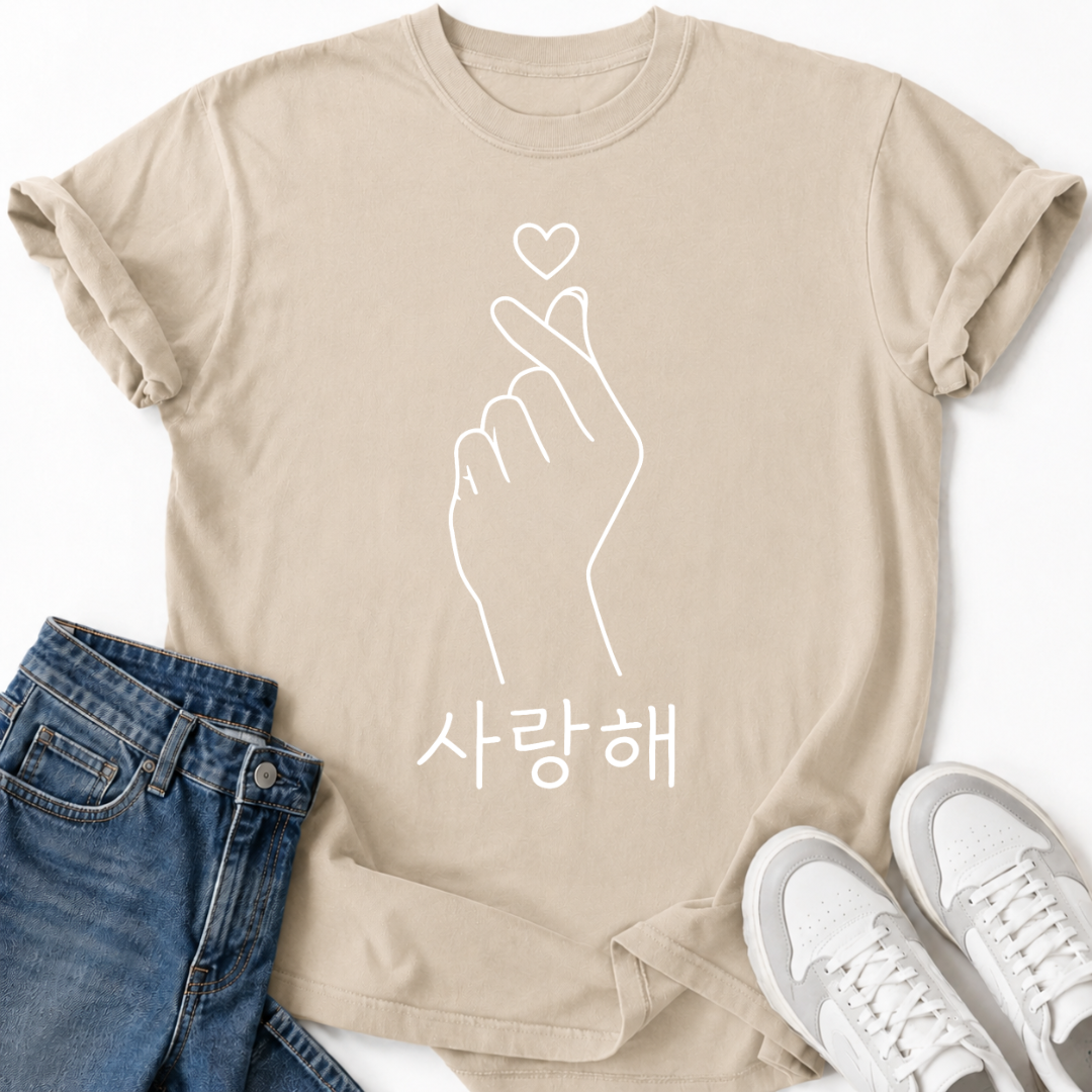 K-POP HEART GESTURE T-SHIRT