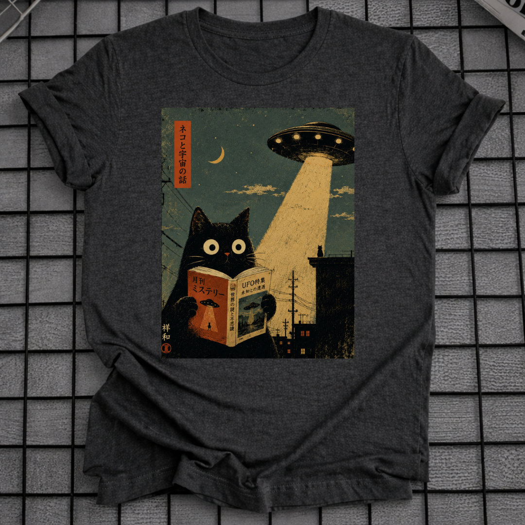 CAT READING UNDER UFO T-SHIRT