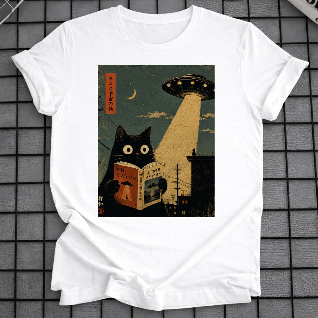 CAT READING UNDER UFO T-SHIRT