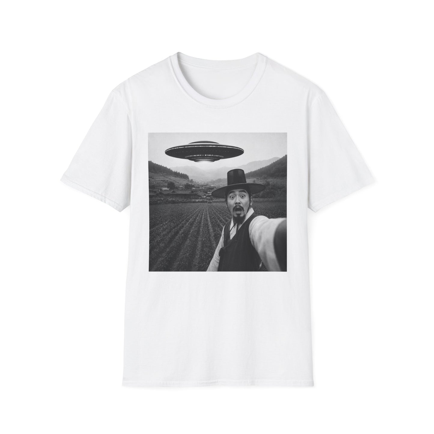 UFO Selfie T-Shirt — Vintage Alien Abduction Graphic Tee