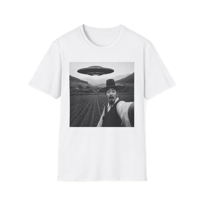 UFO Selfie T-Shirt — Vintage Alien Abduction Graphic Tee