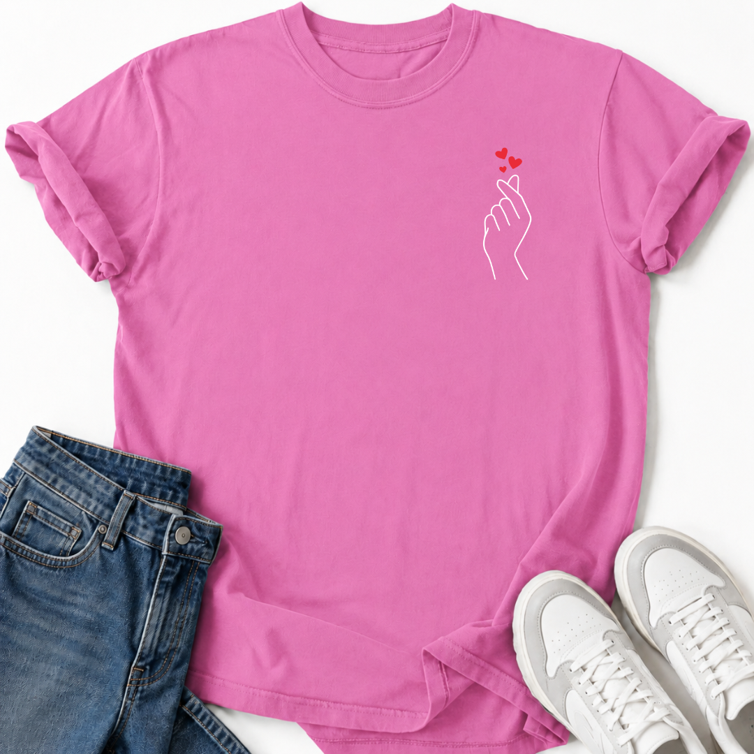 SIMPLE FINGER HEART T-SHIRT