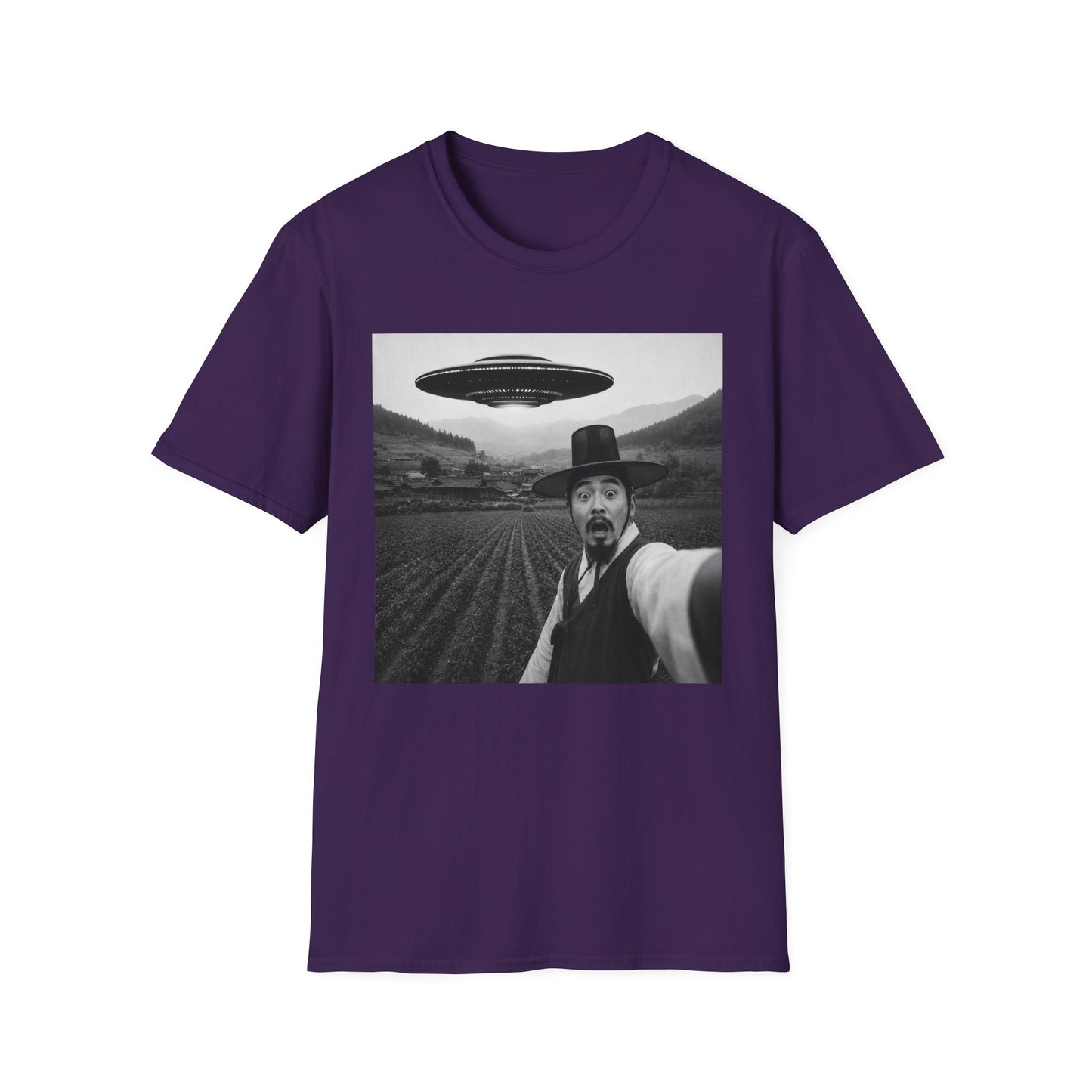 UFO Selfie T-Shirt — Vintage Alien Abduction Graphic Tee