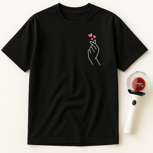 MINIMAL FINGER HEART UNISEX T-SHIRT