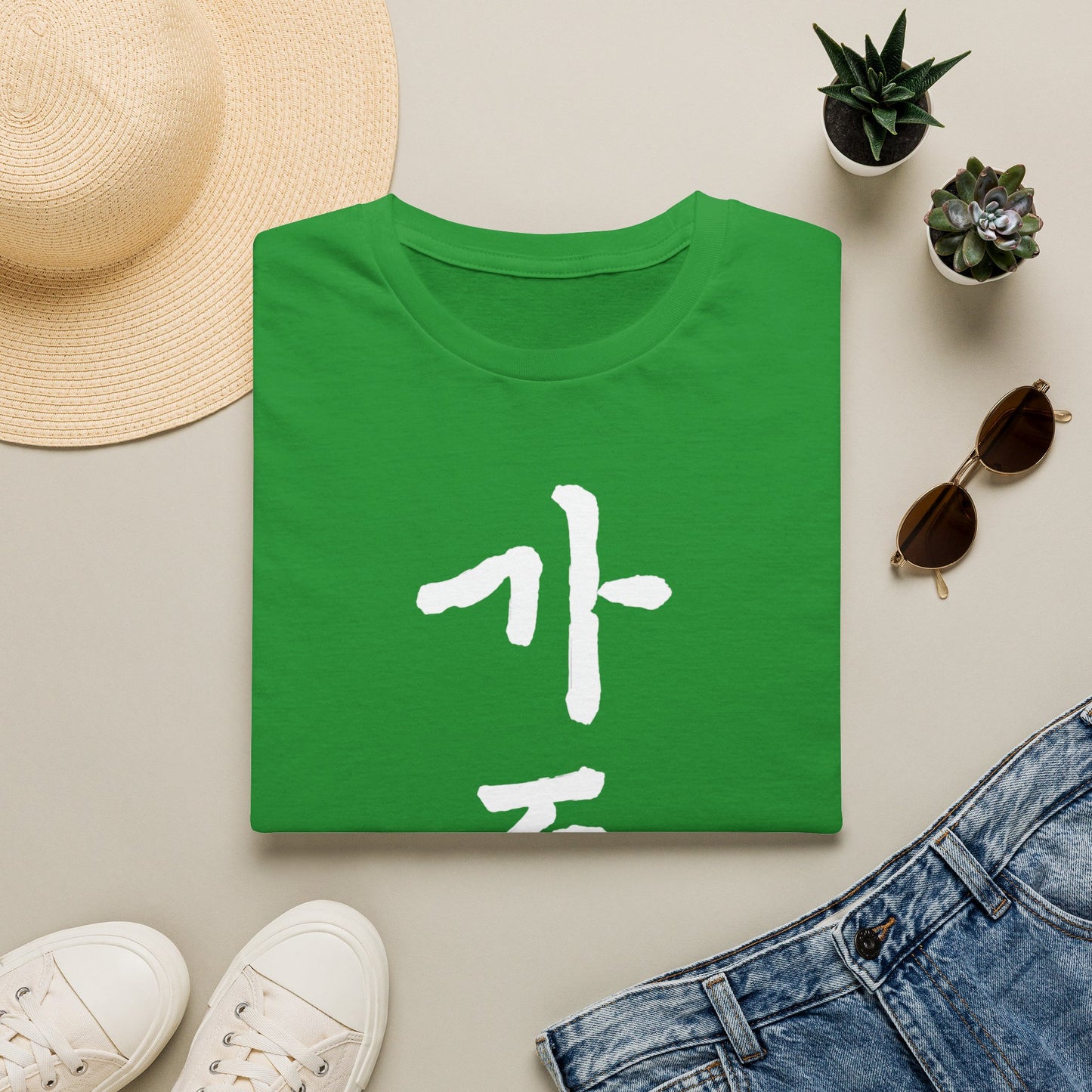 Korean '가족 (Family)' T-Shirt — Bold Brushstroke Script Tee