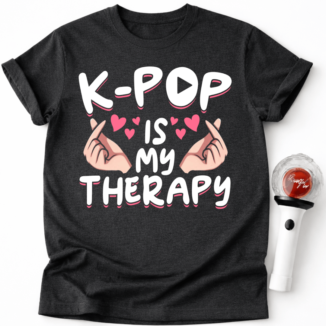 K-POP IST MEINE THERAPIE FINGERHERZ T-SHIRT