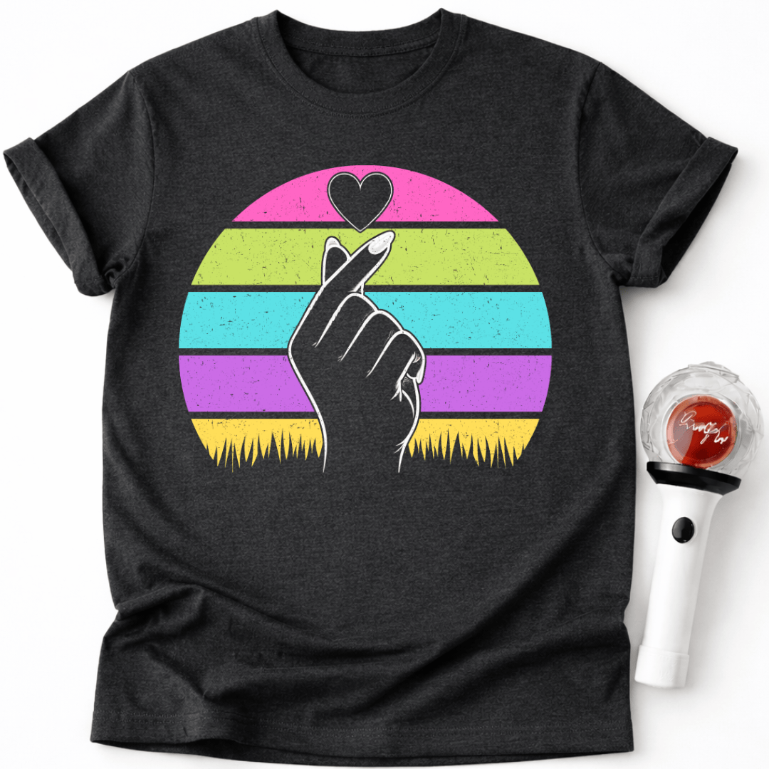KOREANISCHES HERZ-SYMBOL-T-SHIRT
