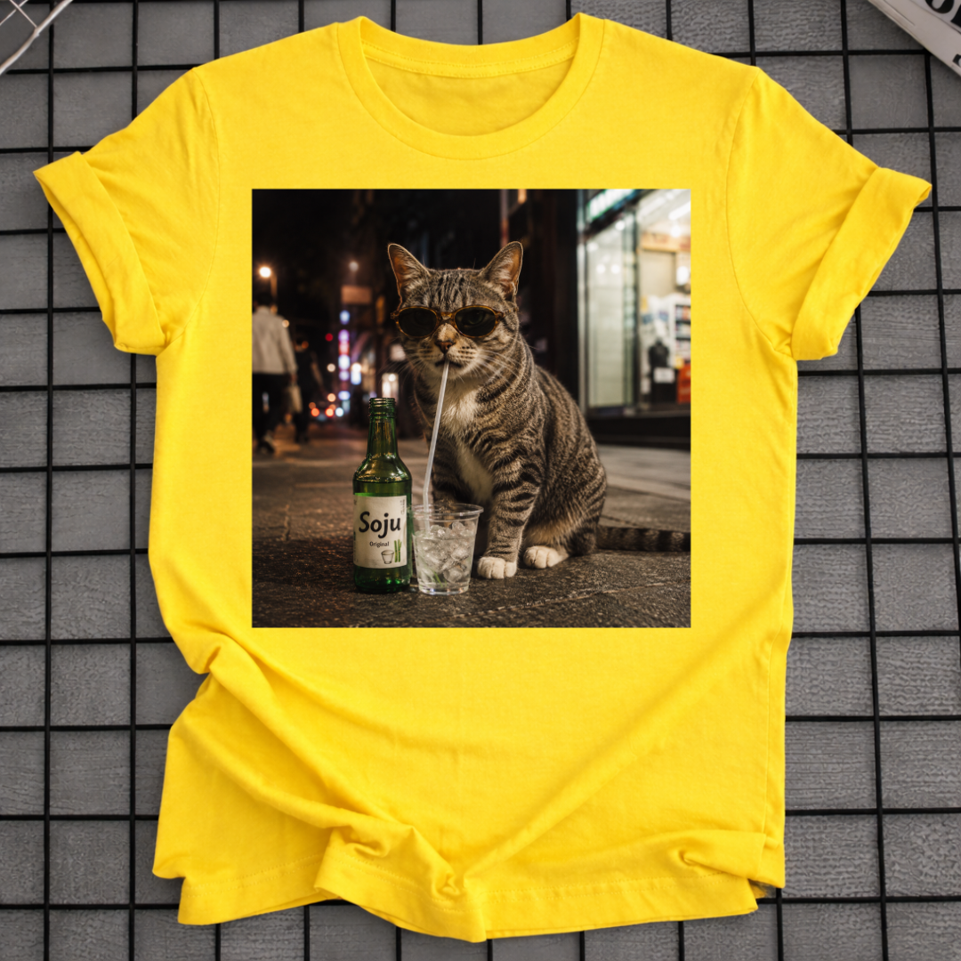 CAT DRINKING SOJU T-SHIRT