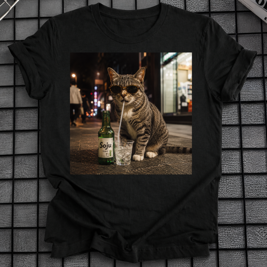 CAT DRINKING SOJU T-SHIRT