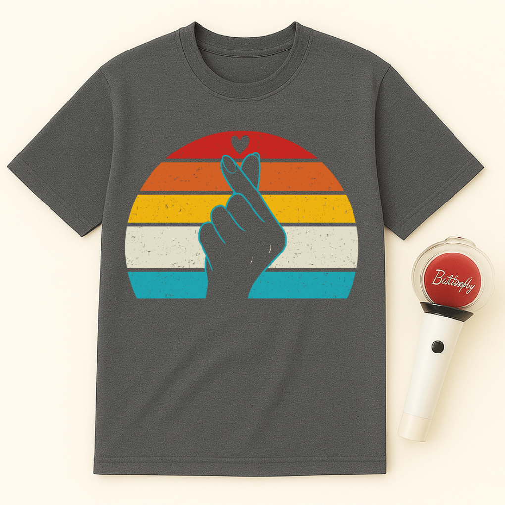 RETRO FINGER HEART UNISEX T-SHIRT