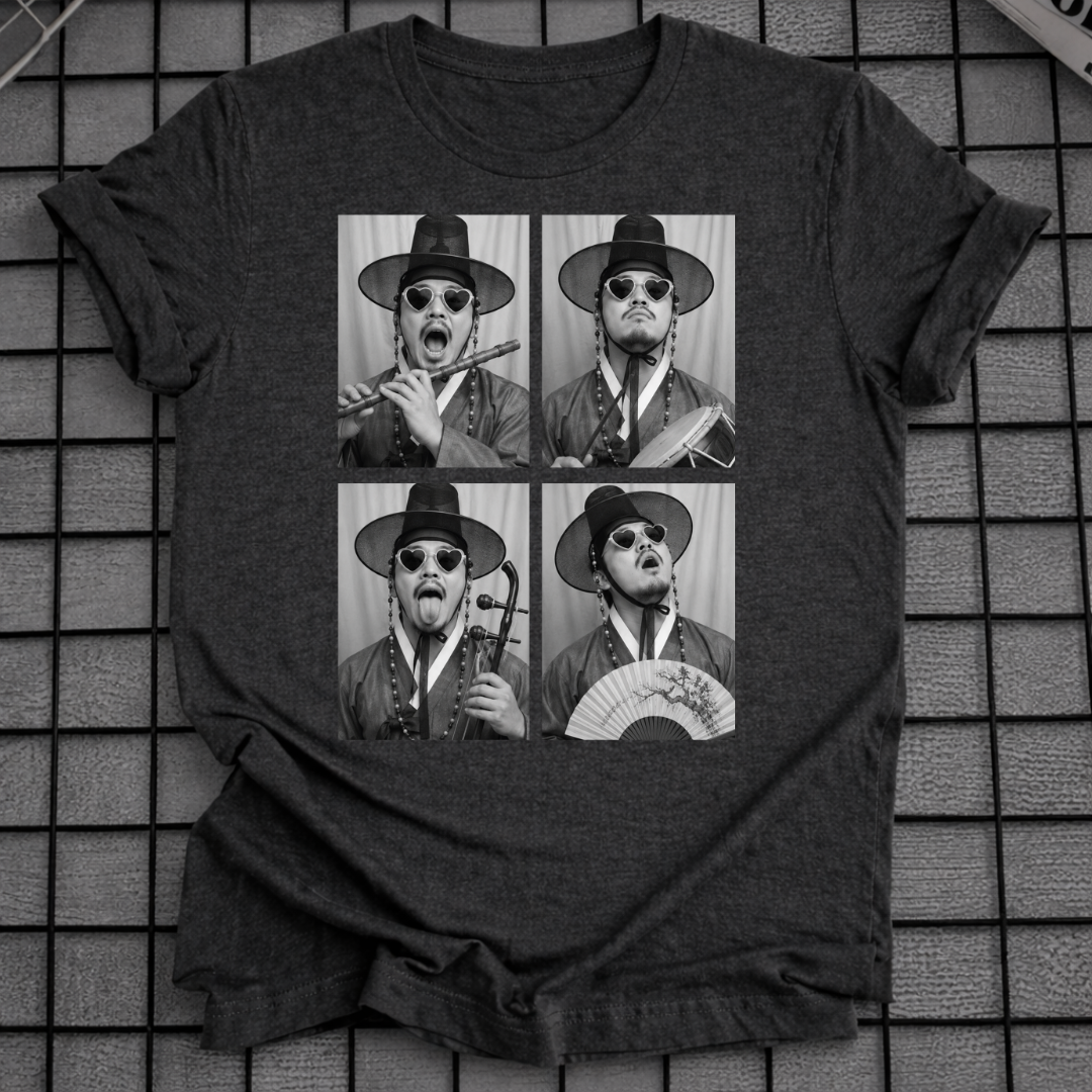 KOREAN TRADITIONAL MUSICIAN PHOTO T-SHIRT