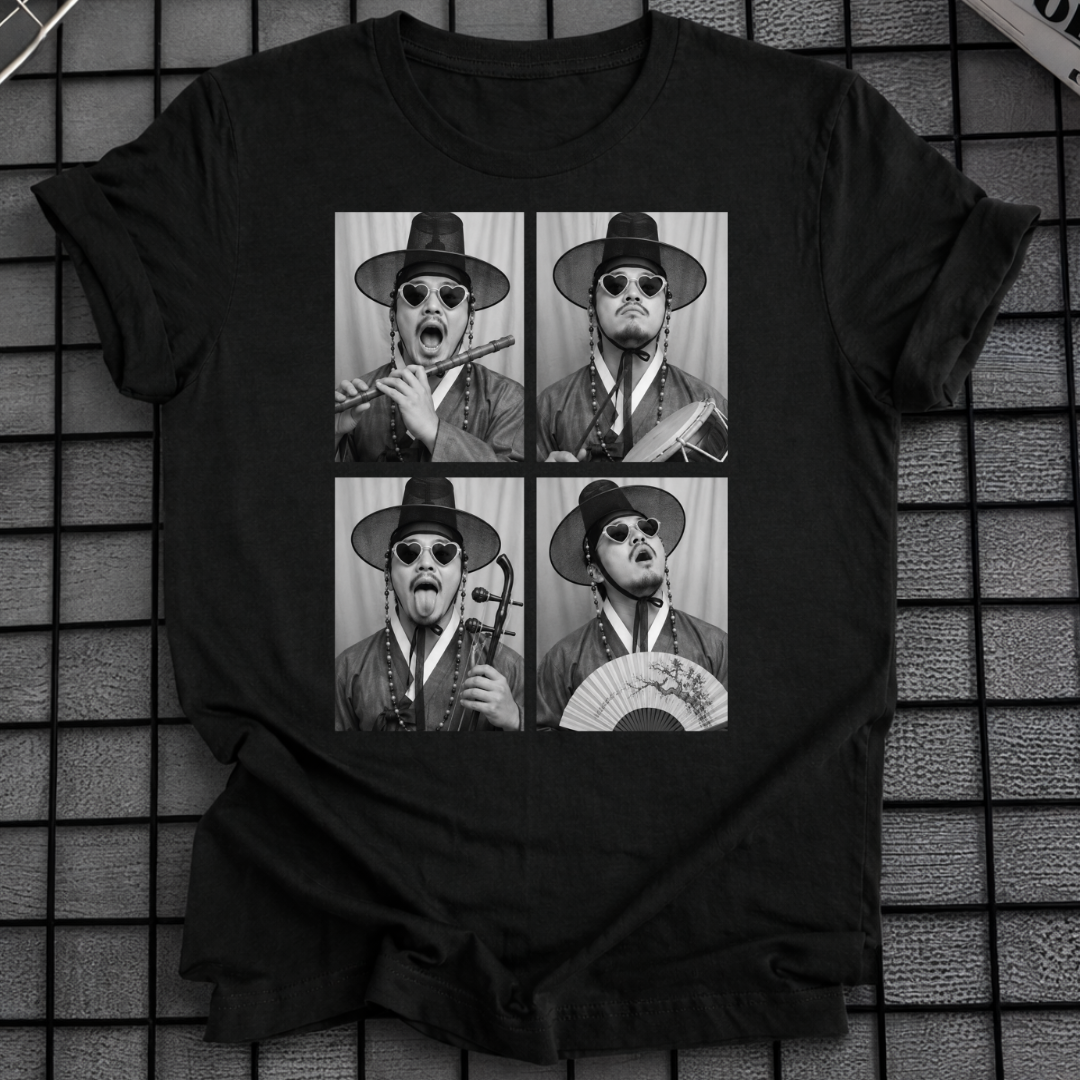 KOREAN TRADITIONAL MUSICIAN PHOTO T-SHIRT