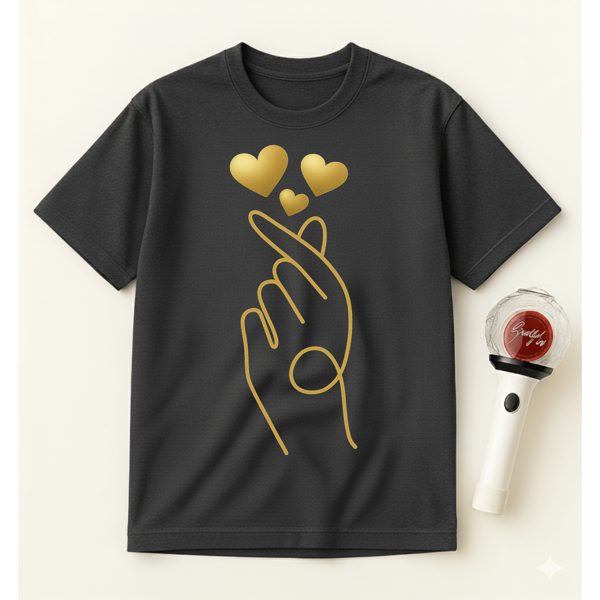 GOLD FINGER HEART T-SHIRT
