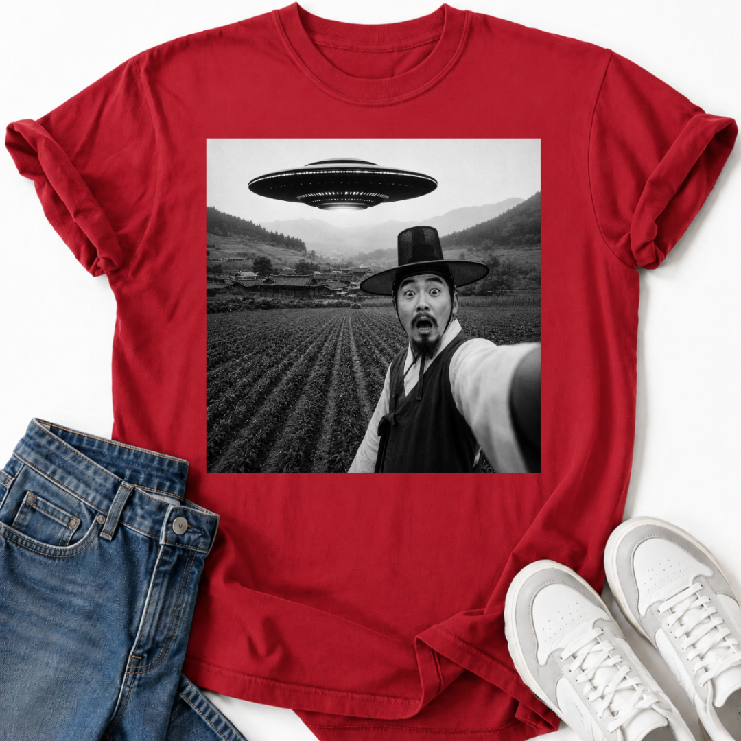 UFO SELFIE T-SHIRT