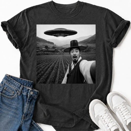 UFO SELFIE T-SHIRT