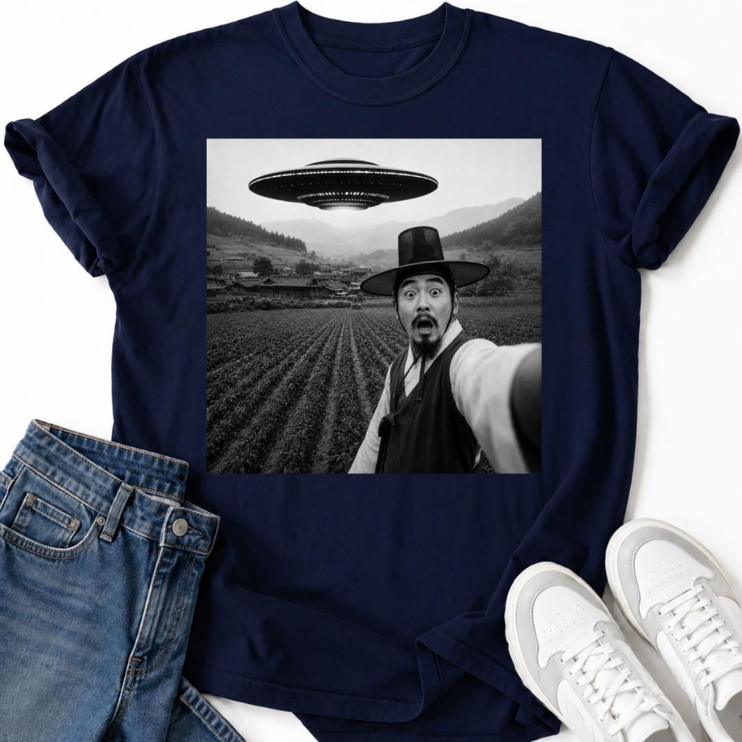 UFO SELFIE T-SHIRT
