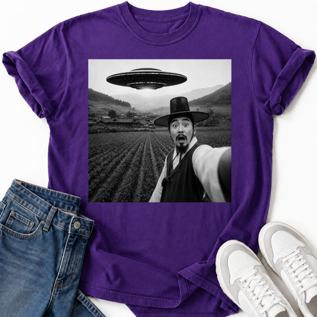 UFO SELFIE T-SHIRT